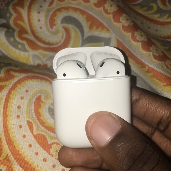 AirPods